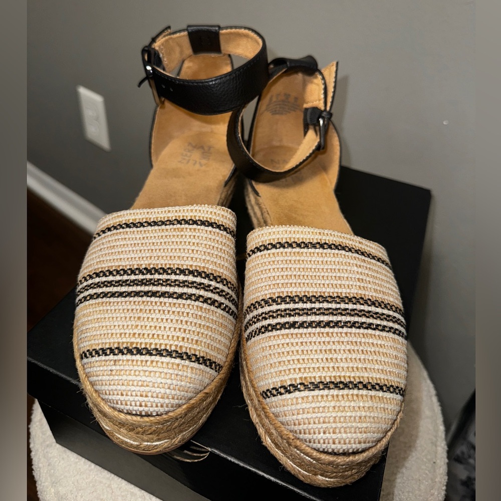 naturalizer flatform size 8